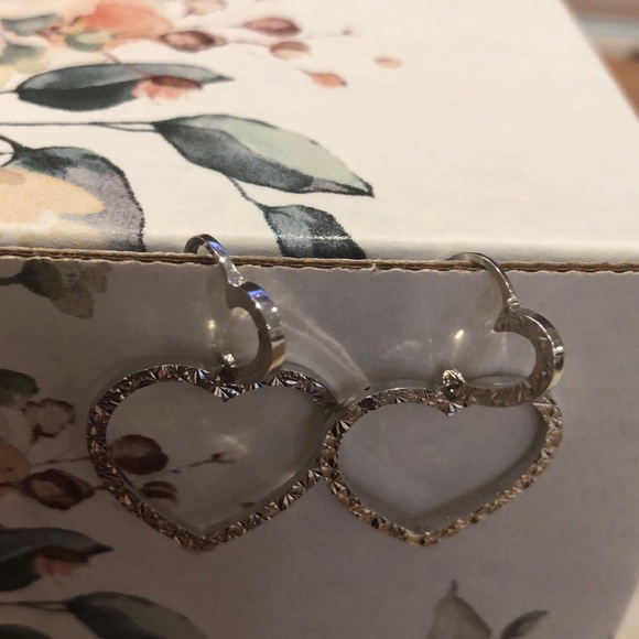 Heart silver drop earrings - Picture 5 of 8